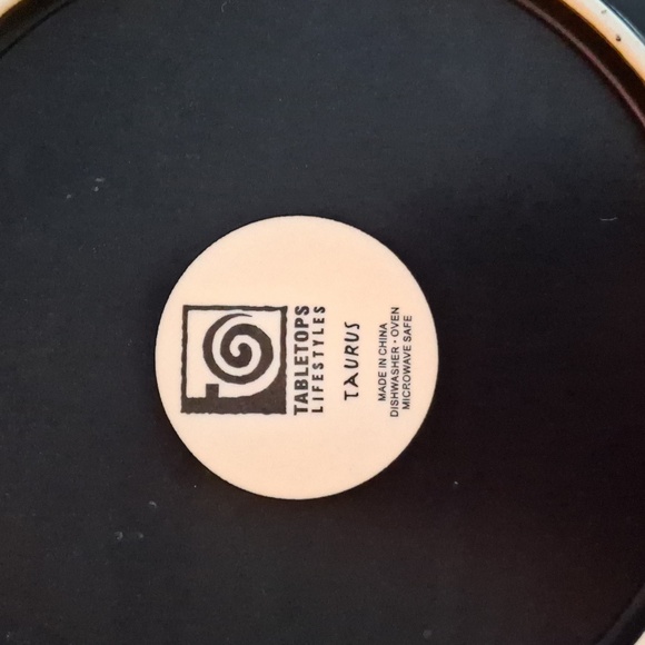 Tabletops Lifestyles Taurus Dinner Plate - Picture 2 of 2